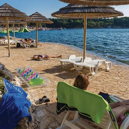 Apartment 1 Bedroom Awesome In Porec