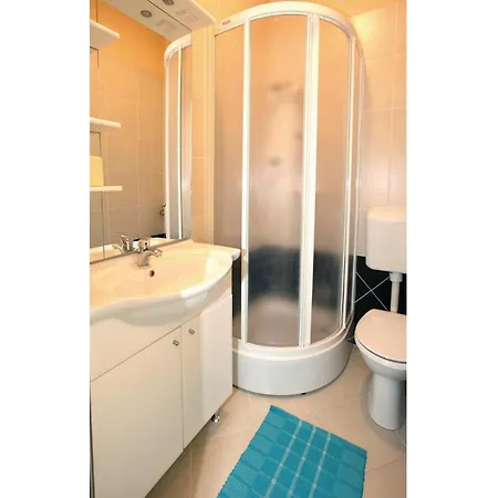 1 Bedroom Awesome In Porec *